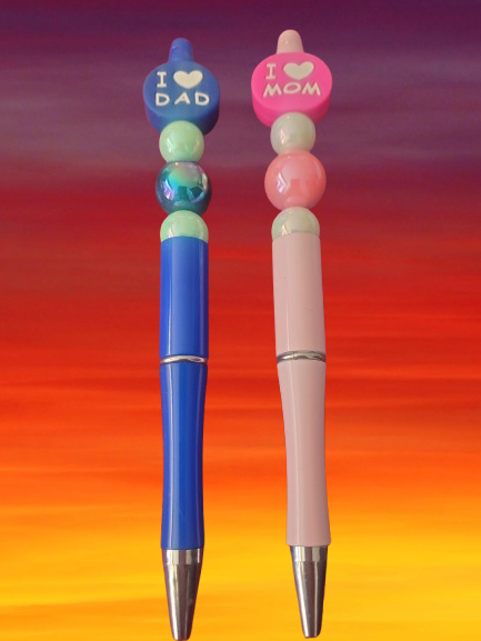 Choice of I Love Mom or Dad Pen